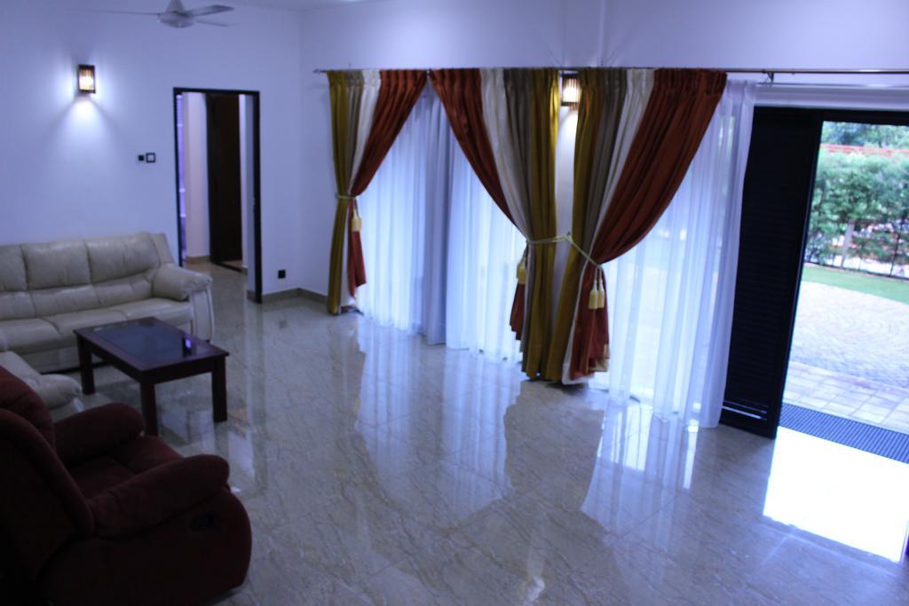 Kandyan Hotel Exterior foto